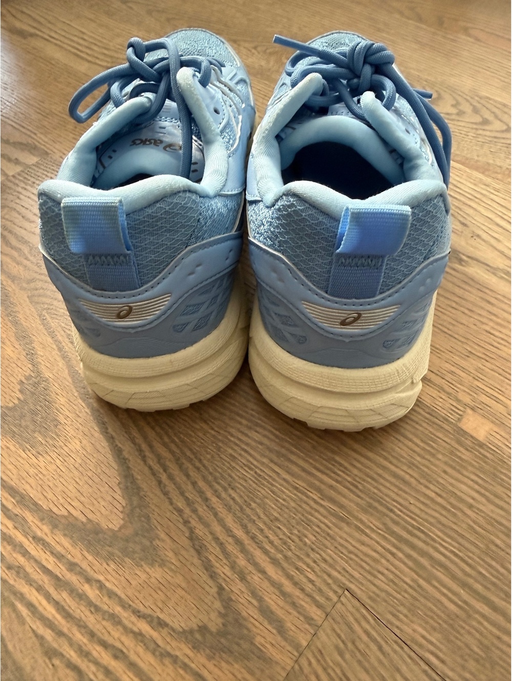 ASICS Women's Size 8.5 Light Blue Sneakers in Good Condition - Picture 5 of 10